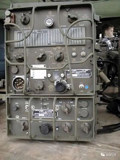 AN/GRC-9 电台 2～12MHz，AM/CW模式，最大发射功率7W/15W